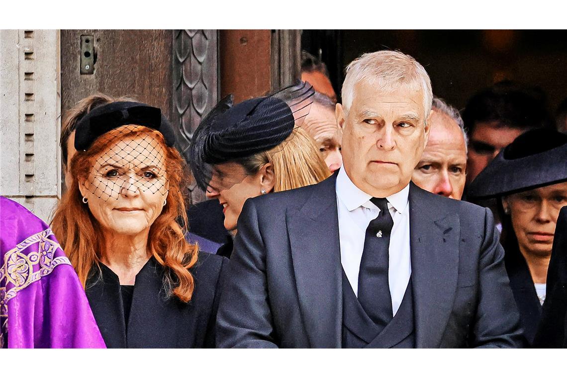 Persona non grata: Andrew Mountbatten-Windsor, der Bruder des Königs (hier mit Ex-Frau Fergie)