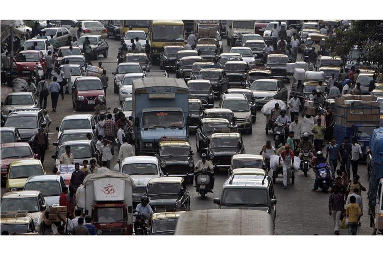 Perspektivisch werden sich in Indien immer mehr Menschen erstmals ein Auto leisten können.