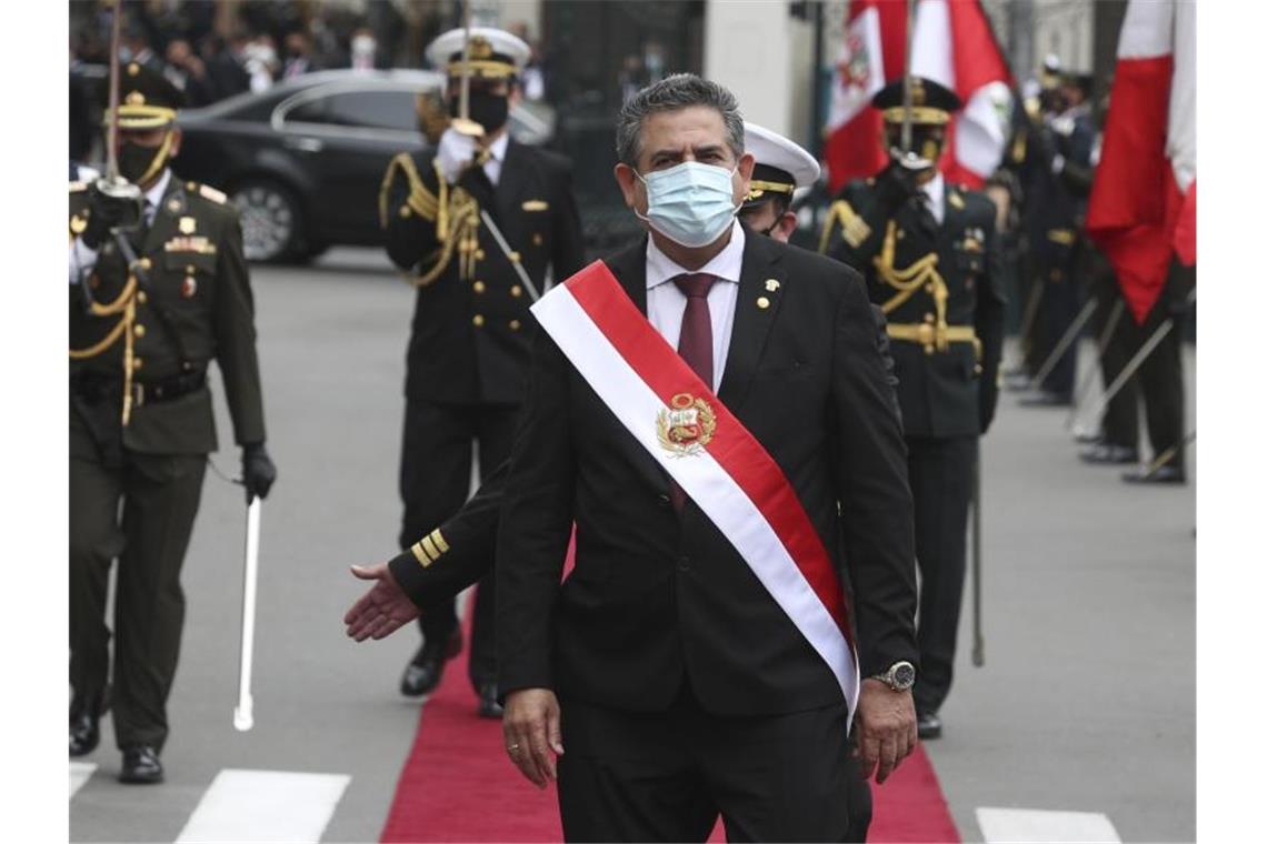 Übergangspräsident Perus nach Protesten zurückgetreten Perus Übergangspräsident Manuel Merino ist nach fünf Tagen im Amt zurückgetreten. Foto: Martin Mejia/AP/dpa