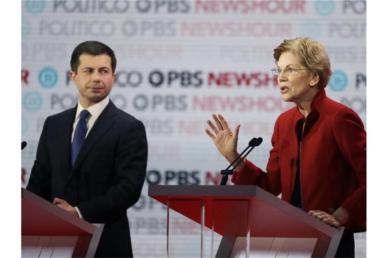 Pete Buttigieg und Elizabeth Warren während der TV-Debatte der US-Demokraten. Foto: Chris Carlson/AP/dpa