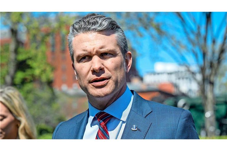 Pete Hegseth hat auf einem Flug  Richtung Washington  eine außerplanmäßige Zwischenlandung einlegen müssen (Archivfoto).