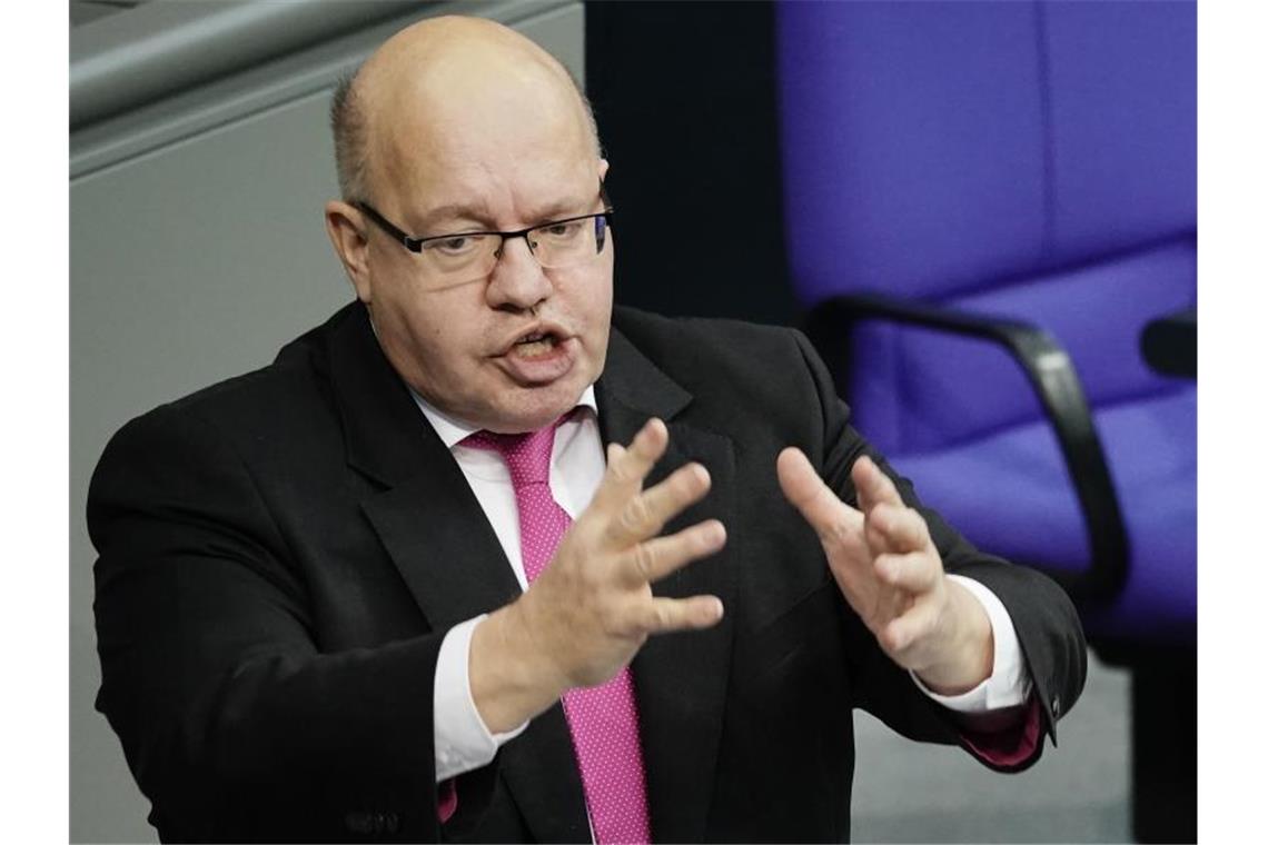 Peter Altmaier (CDU), Bundesminister für Wirtschaft und Energie, spricht im Bundestag. Foto: Michael Kappeler/dpa