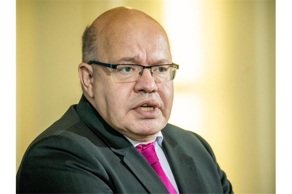 Peter Altmaier (CDU), Bundesminister für Wirtschaft und Energie, spricht bei der Pressekonferenz zum Konjunkturprogramm im Rahmen der Corona-Hilfen. Foto: Michael Kappeler/dpa