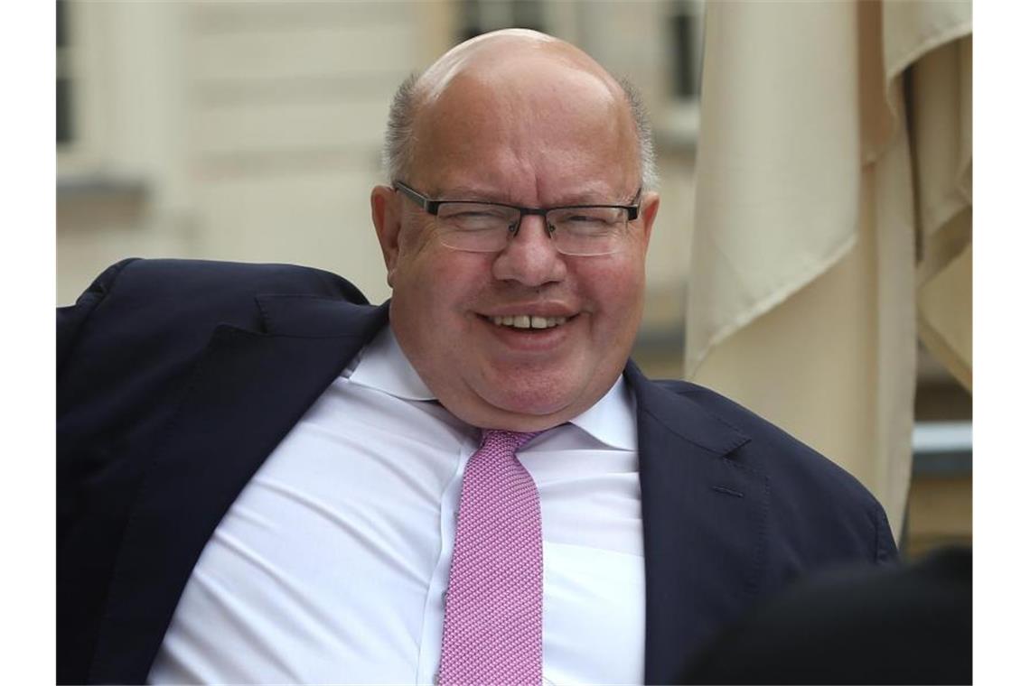 Milliardenfrage EEG-Umlage: Die Kosten des Klimaschutzes Peter Altmaier (CDU), Bundeswirtschaftsminister, während eines dpa-Interviews im Bundeswirtschaftsministerium. Foto: Wolfgang Kumm/dpa