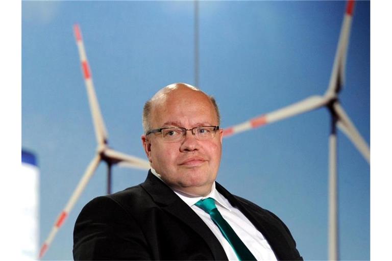 Peter Altmaier hat angesichts des Einbruchs beim Ausbau der Windenergie ein Krisentreffen angekündigt. Foto: Carsten Rehder