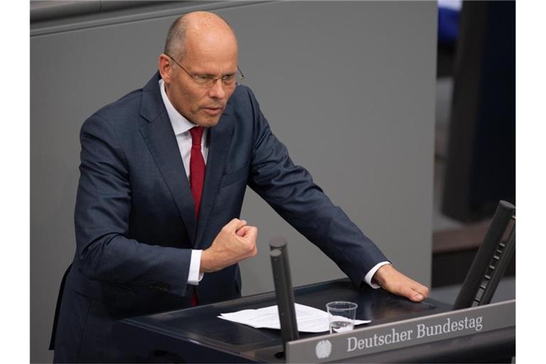 Peter Beyer (CDU) spricht in der Plenarsitzung im Deutschen Bundestag. Foto: Christophe Gateau/dpa