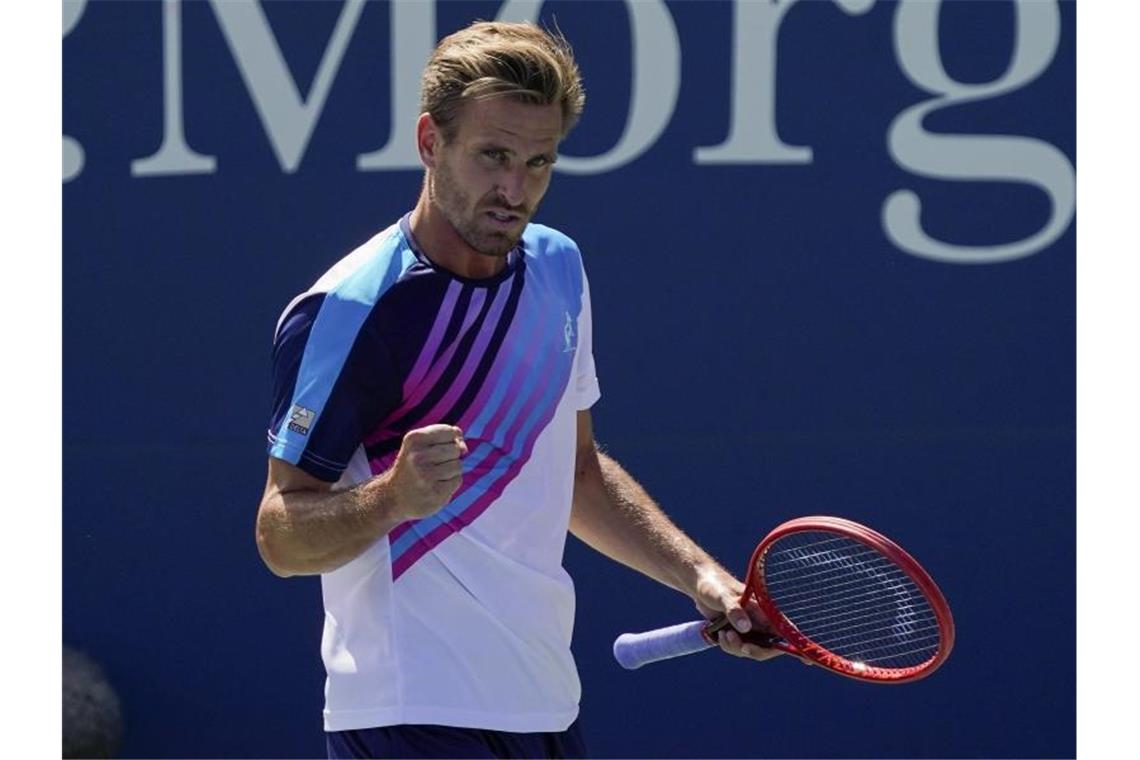 Kerber gewinnt - Gojowczyk-Coup bei US Open Peter Gojowczyk reagiert nach einem Punktgewinn. Foto: Seth Wenig/AP/dpa
