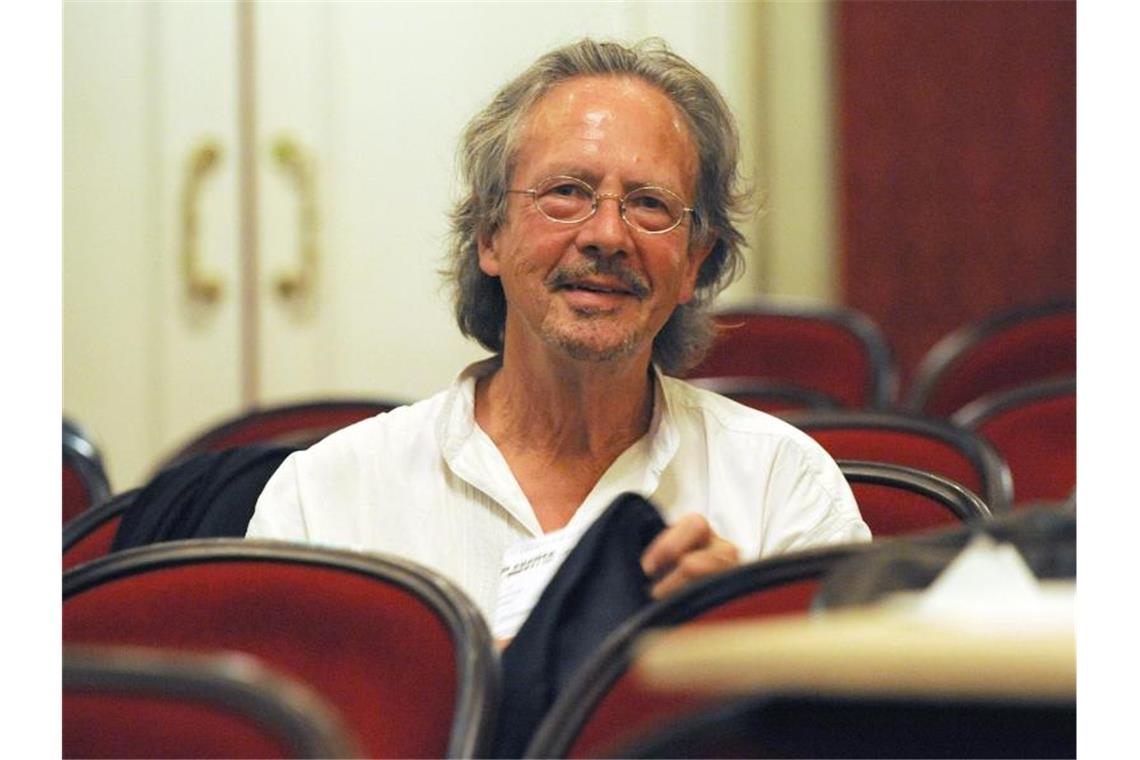 Literaturnobelpreise für Peter Handke und Olga Tokarczuk Peter Handke hat mehr als 20 Theaterstücke geschrieben. Foto: Kerstin Joensson/AP/dpa