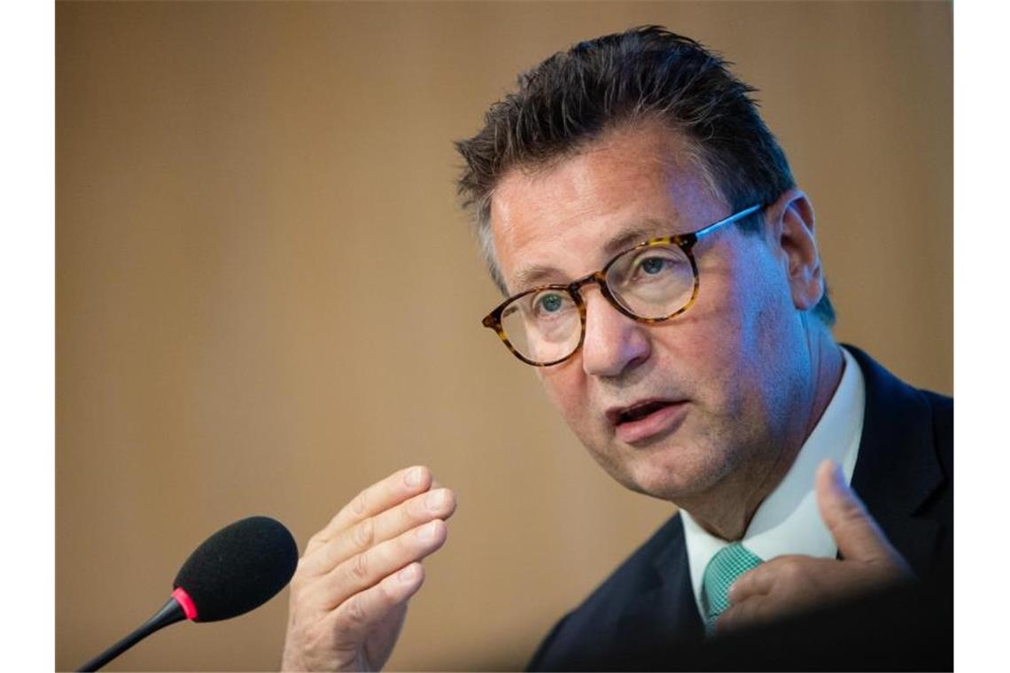 Peter Hauk (CDU), Agrarminister in Baden-Württemberg, spricht vor der Presse. Foto: Christoph Schmidt/dpa/Archivbild