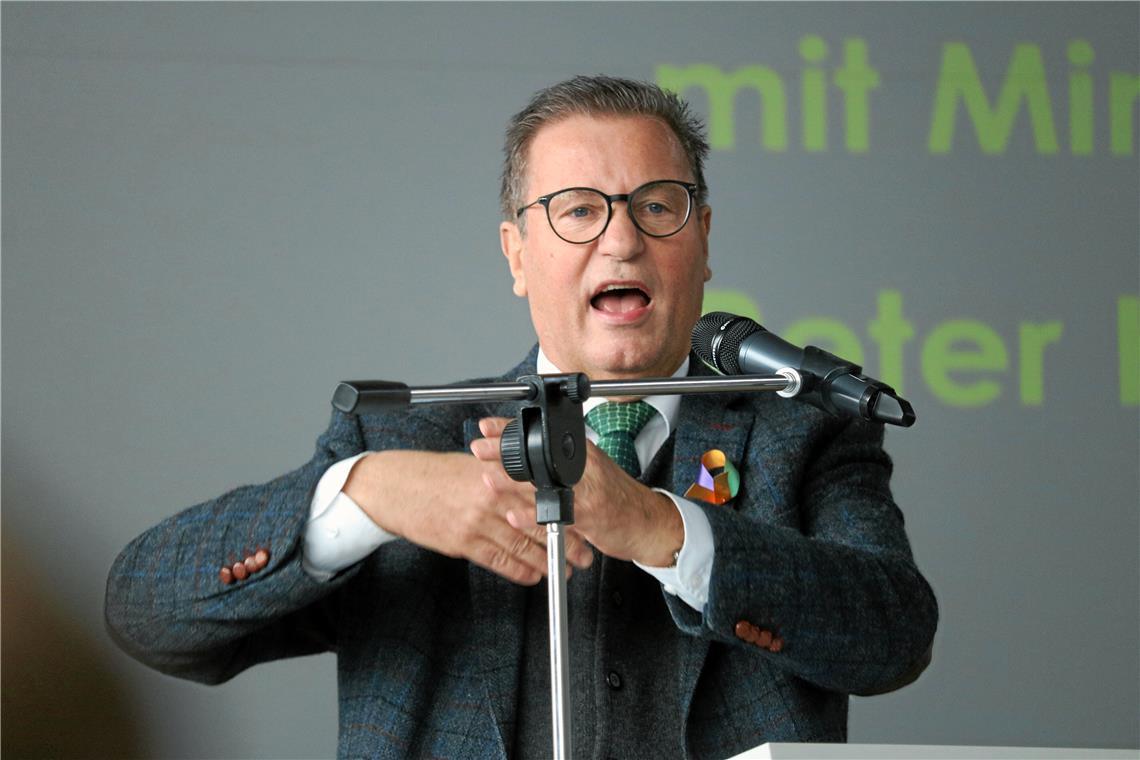 Peter Hauk ist in seinem Element. Mit ausschweifender Gestik und Mimik und authentischer Rhetorik teilt er gegen die großen Lebensmittelhändler aus. Foto: Ralf Reichert