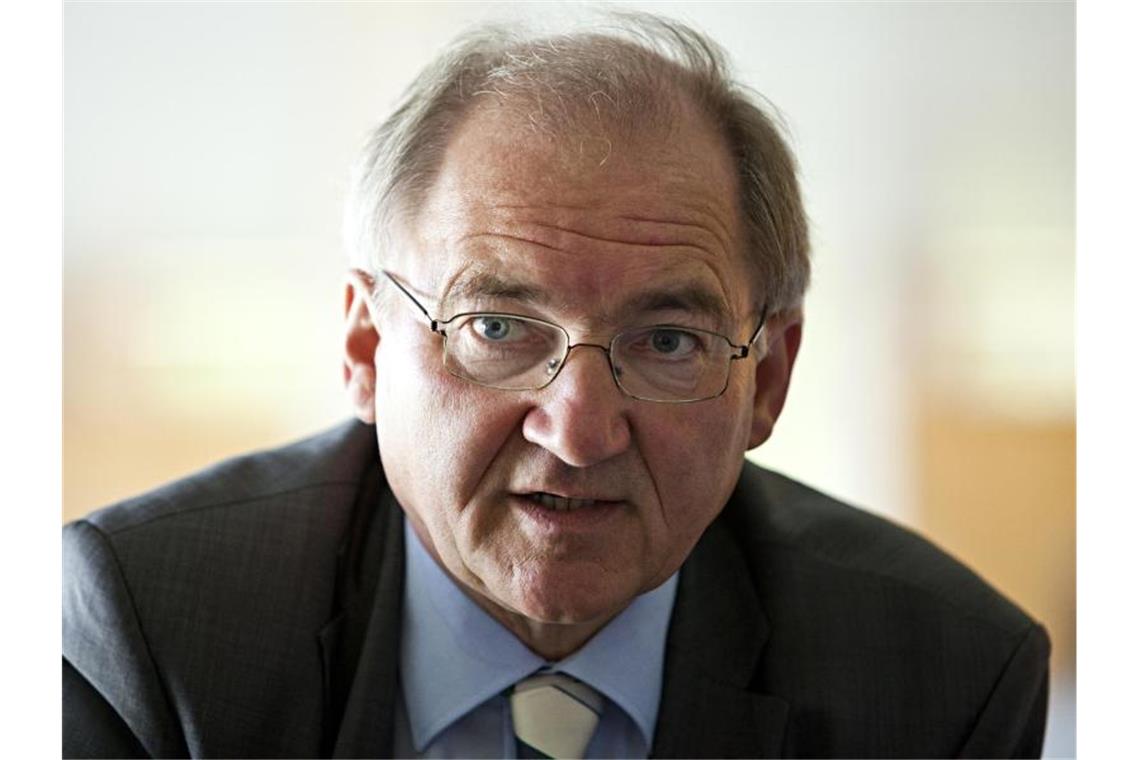 Debatte um Regierungsbestellung von Corona-Schnelltests Peter Hofelich (SPD) gibt ein Pressestatement. Foto: picture alliance / dpa/Archivbild