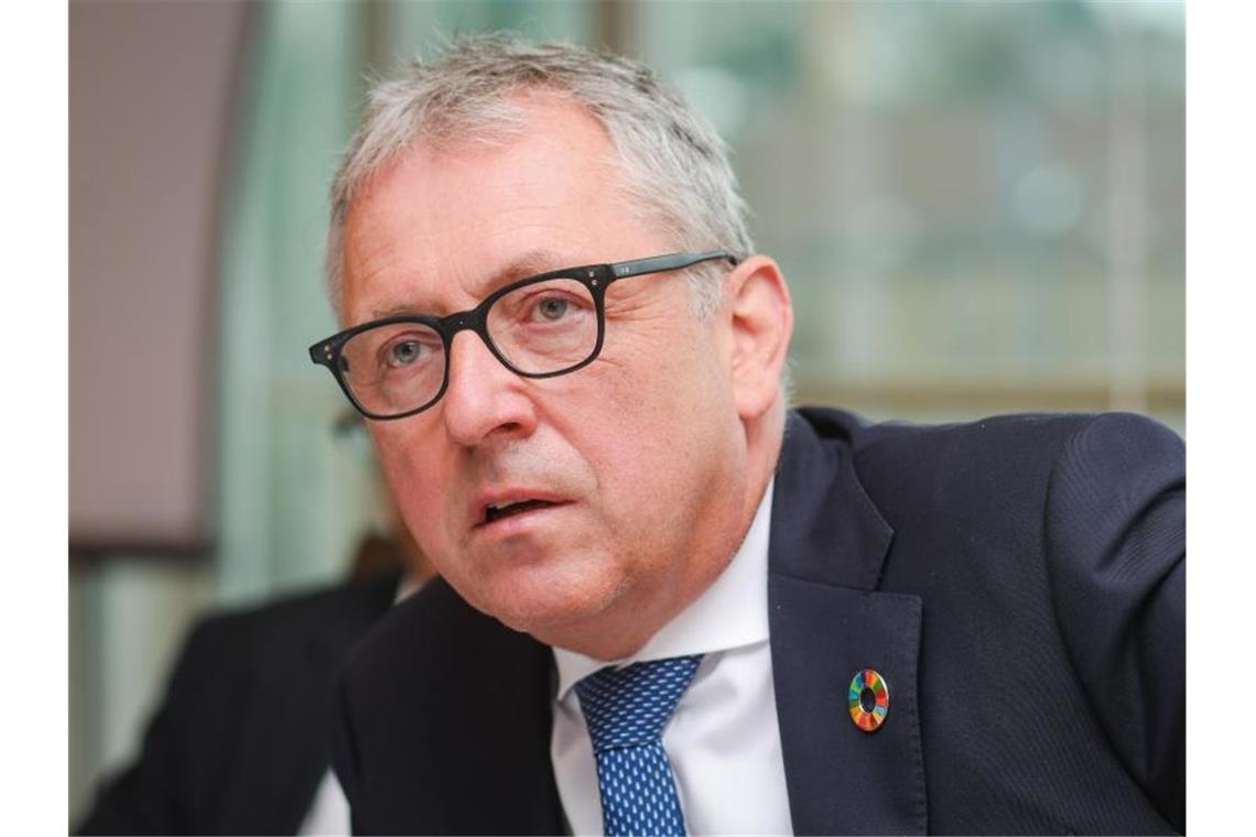Städtetagspräsident: Ausgangsbeschränkungen wenig wirksam Peter Kurz, Städtetagspräsident von Baden-Württemberg. Foto: Christoph Schmidt/dpa/Archiv