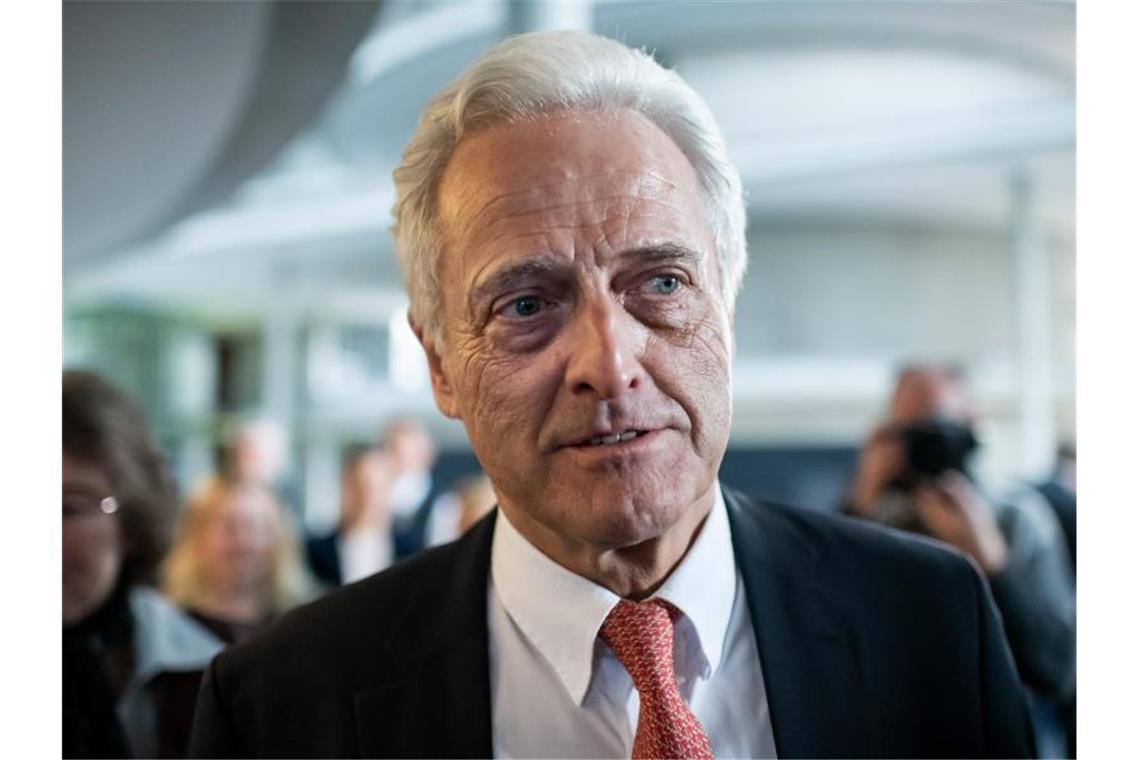 Peter Ramsauer kommt zur Sitzung des Untersuchungsausschusses im Bundestag. Foto: Bernd von Jutrczenka/dpa