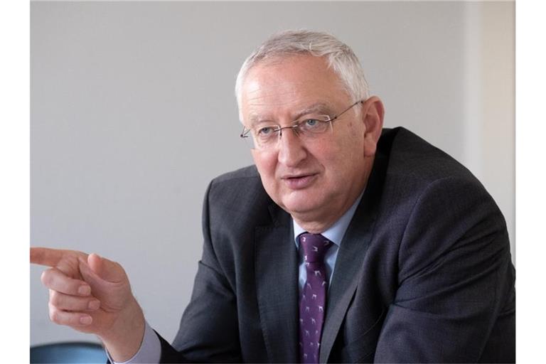 Peter Schneider, der Präsident des Sparkassenverbandes Baden-Württemberg. Foto: Bernd Weissbrod/dpa/Archivbild