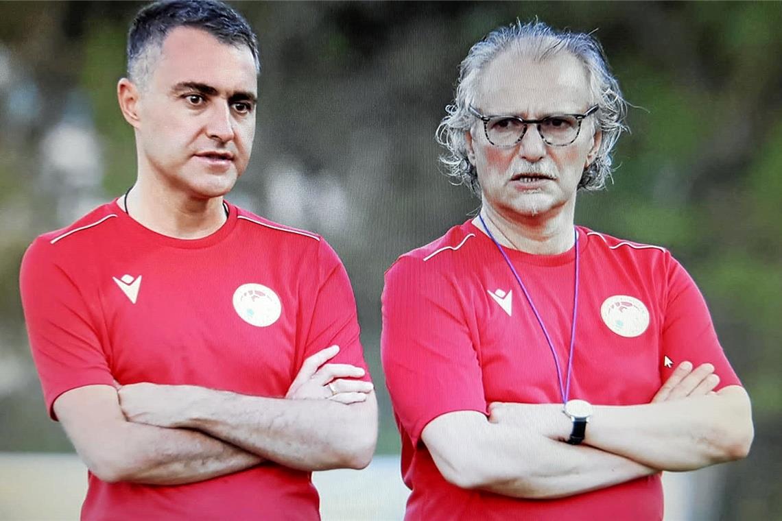 Peter Segrt: Das nächste Abenteuer heißt Tadschikistan Peter Segrt (rechts) und sein georgischer Assistent Tamas Bakeria blicken gespannt der Qualifikation in Kirgisistan entgegen. Foto: Verband