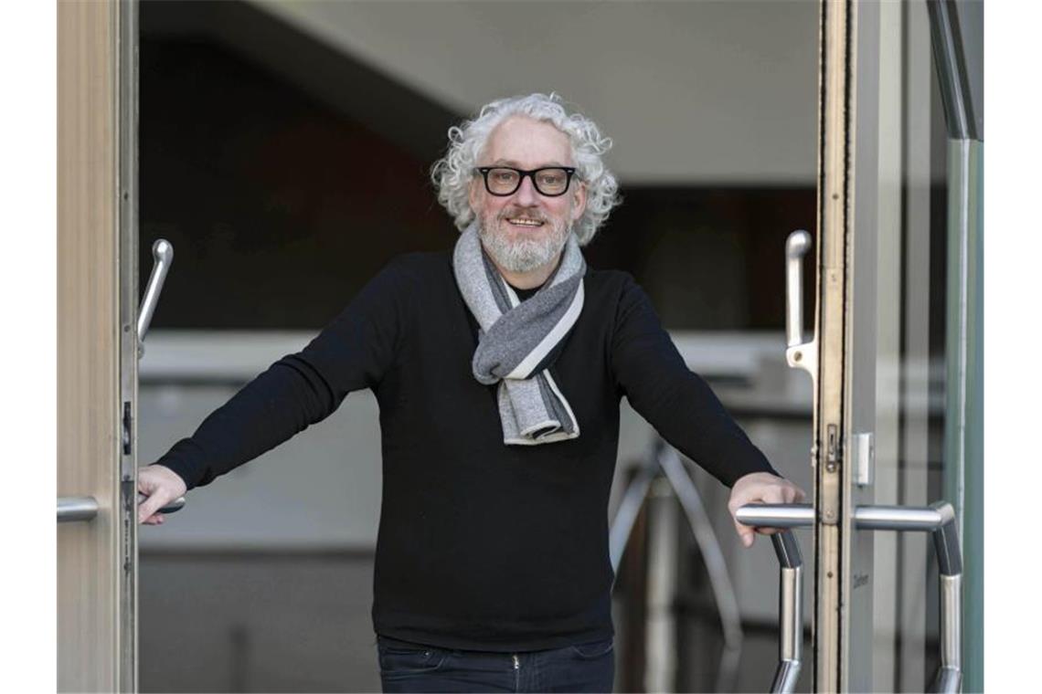 Peter Spuhler, Generalintendant des Staatstheaters Karlsruhe. Foto: Uli Deck/dpa/Archivbild