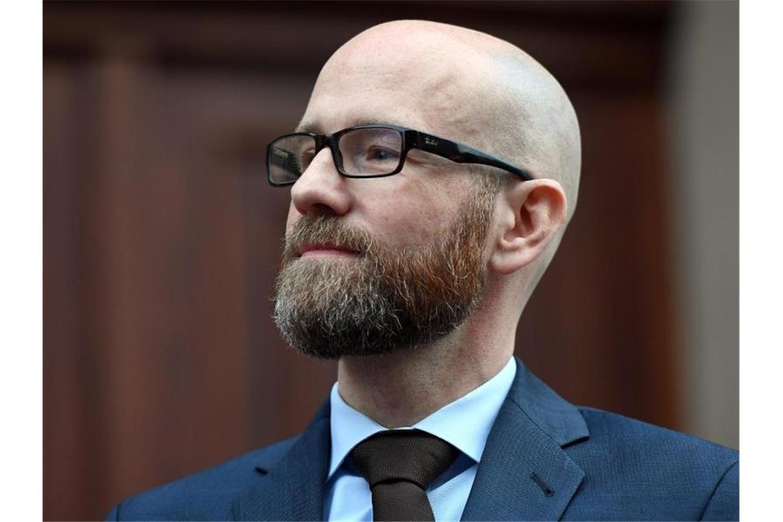 Angst vor neuen rechten Netzwerken nach Mord an Lübcke Peter Tauber sorgt mit seinem Vorstoß, Extremisten Grundrechte zu entziehen, für Entrüstung und Skepsis. Foto: Maurizio Gambarini