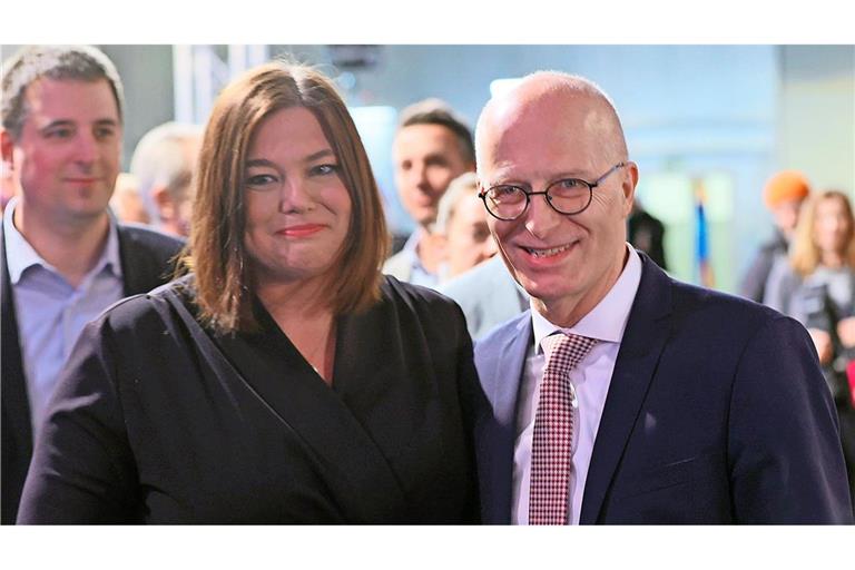 Peter Tschentscher (SPD), Erster Bürgermeister von Hamburg, steht im Congress Center Hamburg neben der Zweiten Bürgermeisterin Katharina Fegebank (Grüne). (Archivbild)