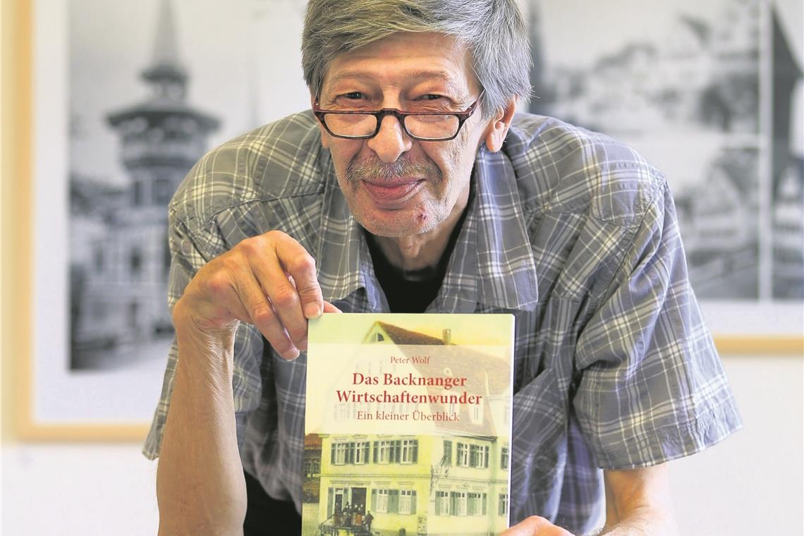 Historische Fotos aktuell betrachtet Peter Wolf hat sich intensiv mit der Vielzahl an Gaststätten in Backnang auseinandergesetzt und historische sowie moderne Ansichten in seinem Buch zusammengestellt. Foto: A. Becher