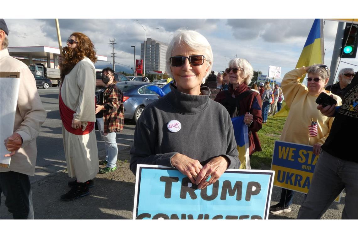 Petra kann nicht verstehen, warum Trump dem Kremlchef "den roten Teppich" ausrollt.