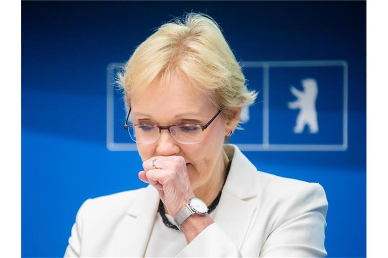 Petra Michaelis, Berliner Landeswahlleiterin, spricht bei einer Pressekonferenz anlässlich der Wahl zum Berliner Abgeordnetenhaus am Vortag. Foto: Christoph Soeder/dpa