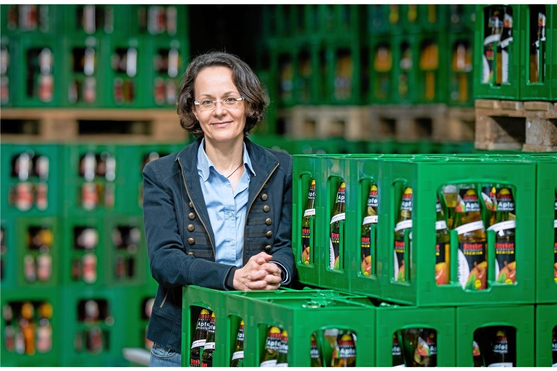 Durch die gläserne Decke Petra Streker leitet die Firma W. Streker Natursaft GmbH in Großaspach. Foto: A. Becher