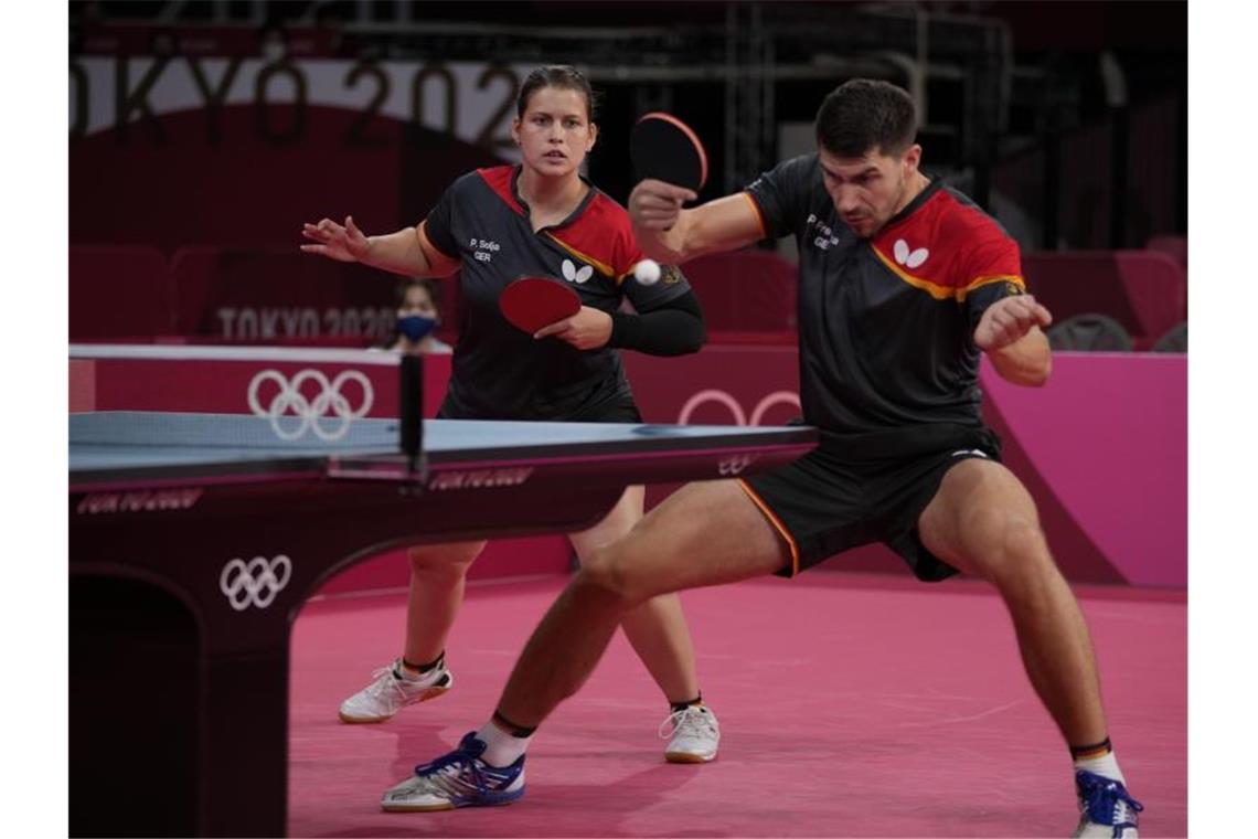 Das war die Olympia-Nacht Petrissa Solja (l) und Patrick Franziska sind im Viertelfinal ausgeschieden. Foto: Kin Cheung/AP/dpa