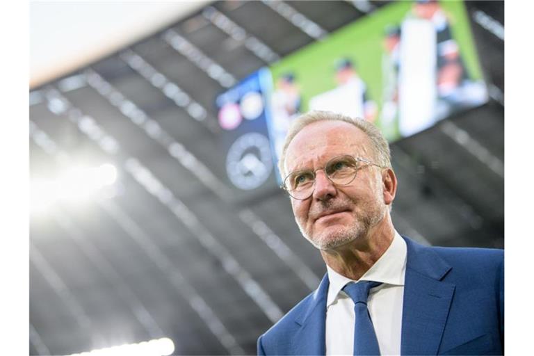Pfiff seinen leitenden Angestellten - Niko Kovac - in Sachen Leroy Sané zurück: Vorstandschef Karl-Heinz Rummenigge. Foto: Matthias Balk