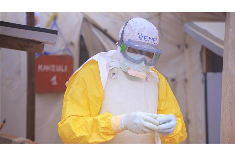 Pfleger mit Ebola-Schutzkleidung im Kongo (Archiv).