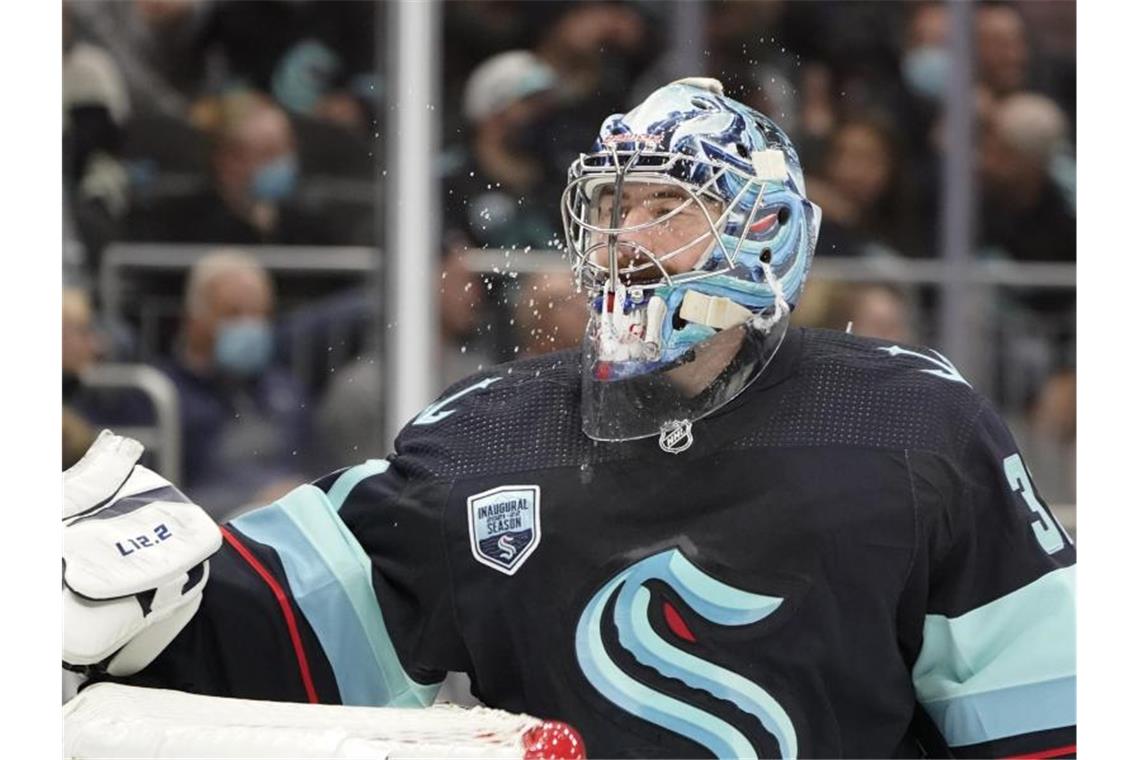 Philipp Grubauer konnte Seattles fünfte Niederlage im sechsten Spiel trotz seiner 22 Paraden nicht verhindern. Foto: Ted S. Warren/AP/dpa