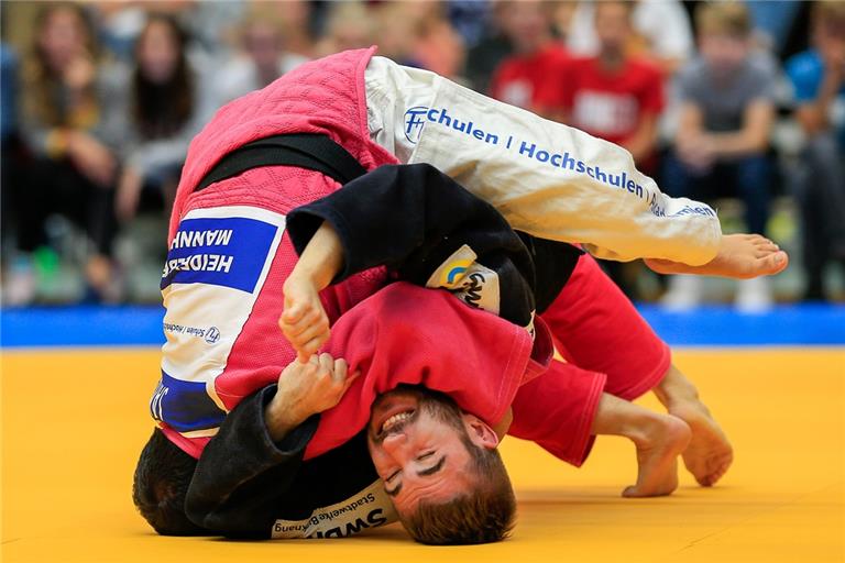 Philipp Holzmann (schwarzer Judoanzug) will mit der TSG Backnang alles geben, um den Klassenverbleib zu schaffen. Foto: A. Becher