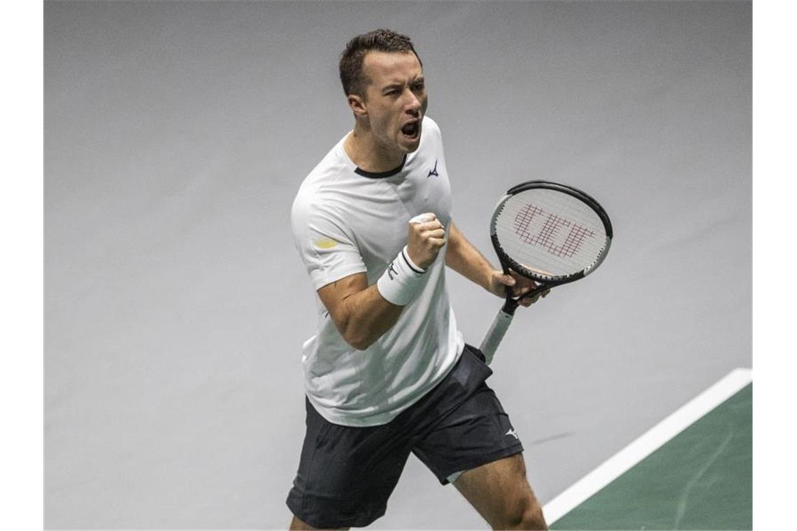 Deutsche Tennis-Herren im Viertelfinale Philipp Kohlschreiber holte den für die Qualifikation fürs Viertelfinale entscheidenden Punkt. Foto: Bernat Armangue/AP/dpa