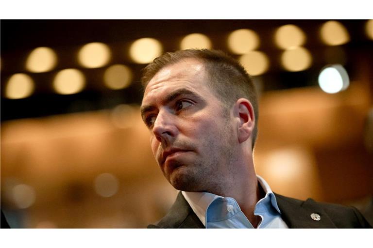 Philipp Lahm versteht das Verhalten des FC Bayern im Vertragspoker mit Joshua Kimmich.