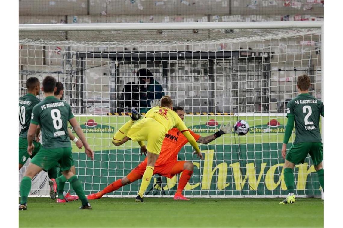 In Gelb Richtung Europa: Freiburg holt Sieg gegen Augsburg Philipp Lienhart (M) markierte beim Freiburger Sieg gegen Augsburg den Endstand. Foto: Tom Weller/dpa