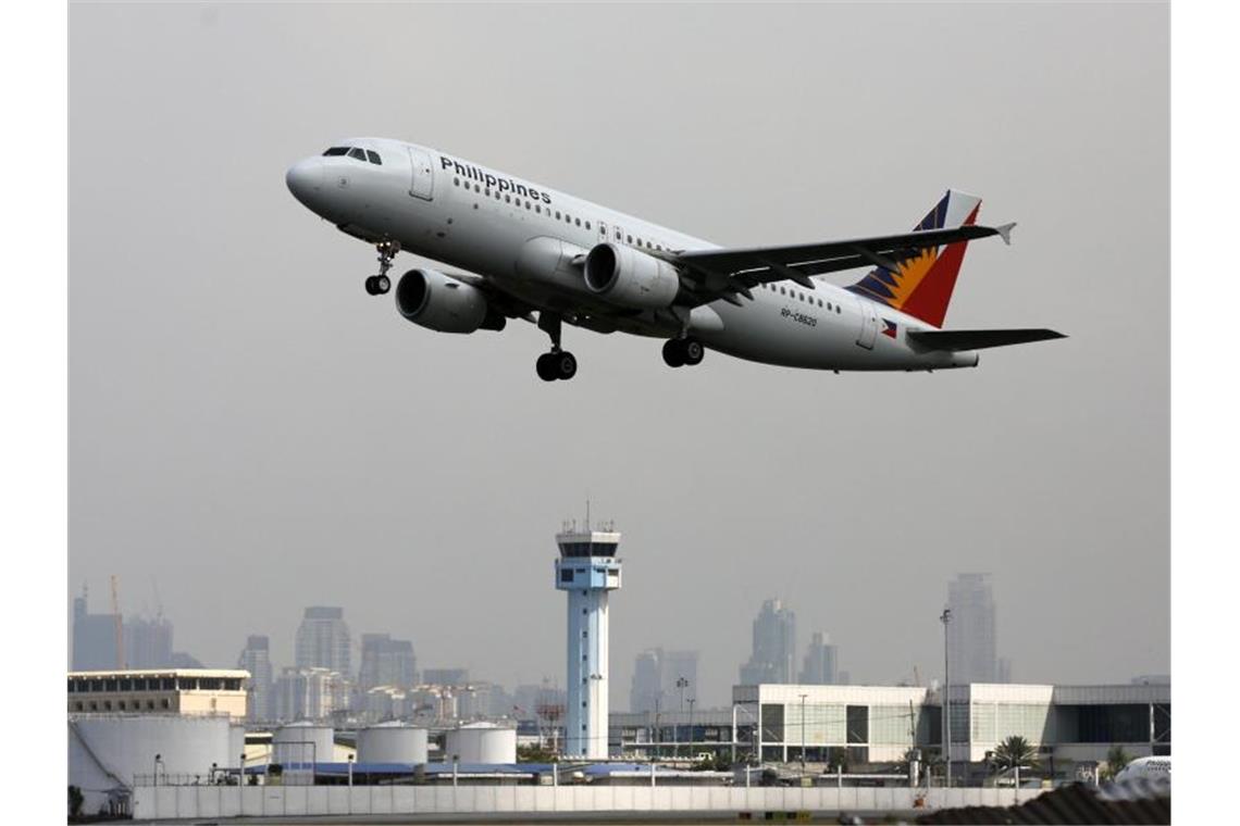 Philippine Airlines beantragt Gläubigerschutz Philippine Airlines will unter dem Gläubigerschutz nach US-Insolvenzrecht durch die Corona-Krise kommen. Foto: Francis R. Malasig/EPA/dpa