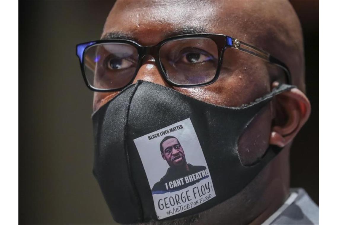 Philonise Floyd, ein Bruder von George Floyd, trifft in Capitol Hill ein, um für eine Anhörung auszusagen. Foto: Michael Reynolds/Pool EPA/AP/dpa