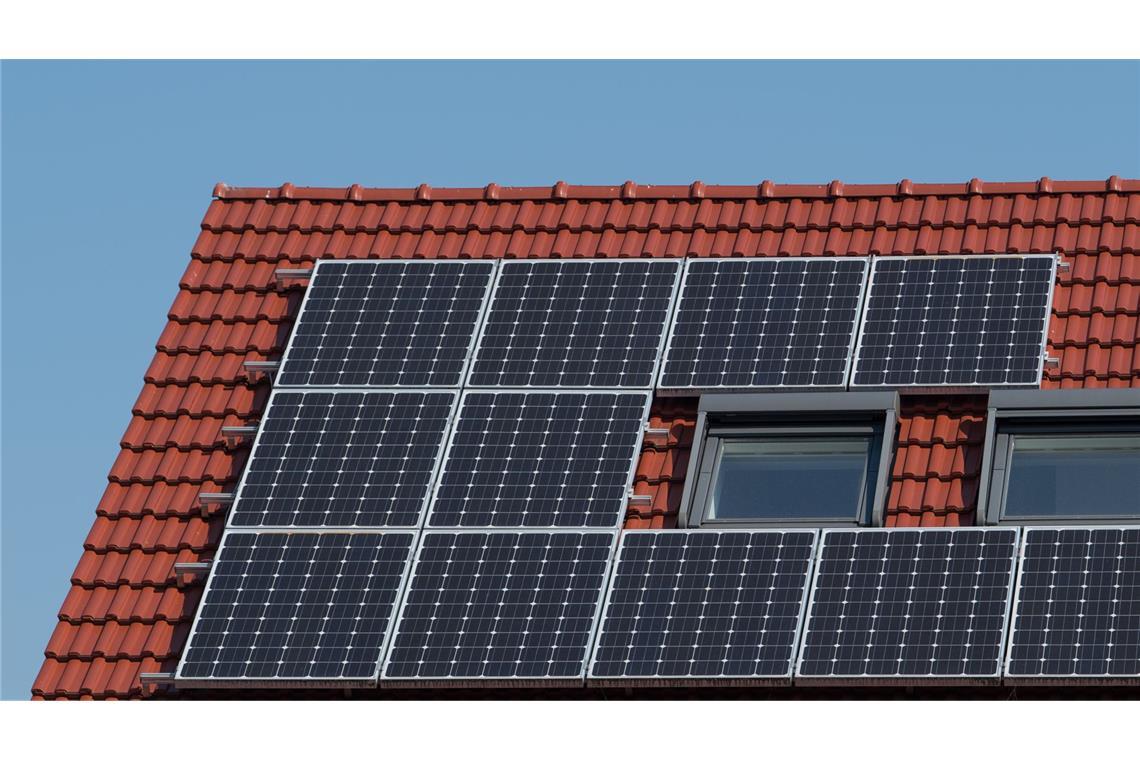 Warum Solaranlagen sicherer werden sollen – und wie Photovoltaik auf dem Dach – Sicherheitsrisiko im Keller?