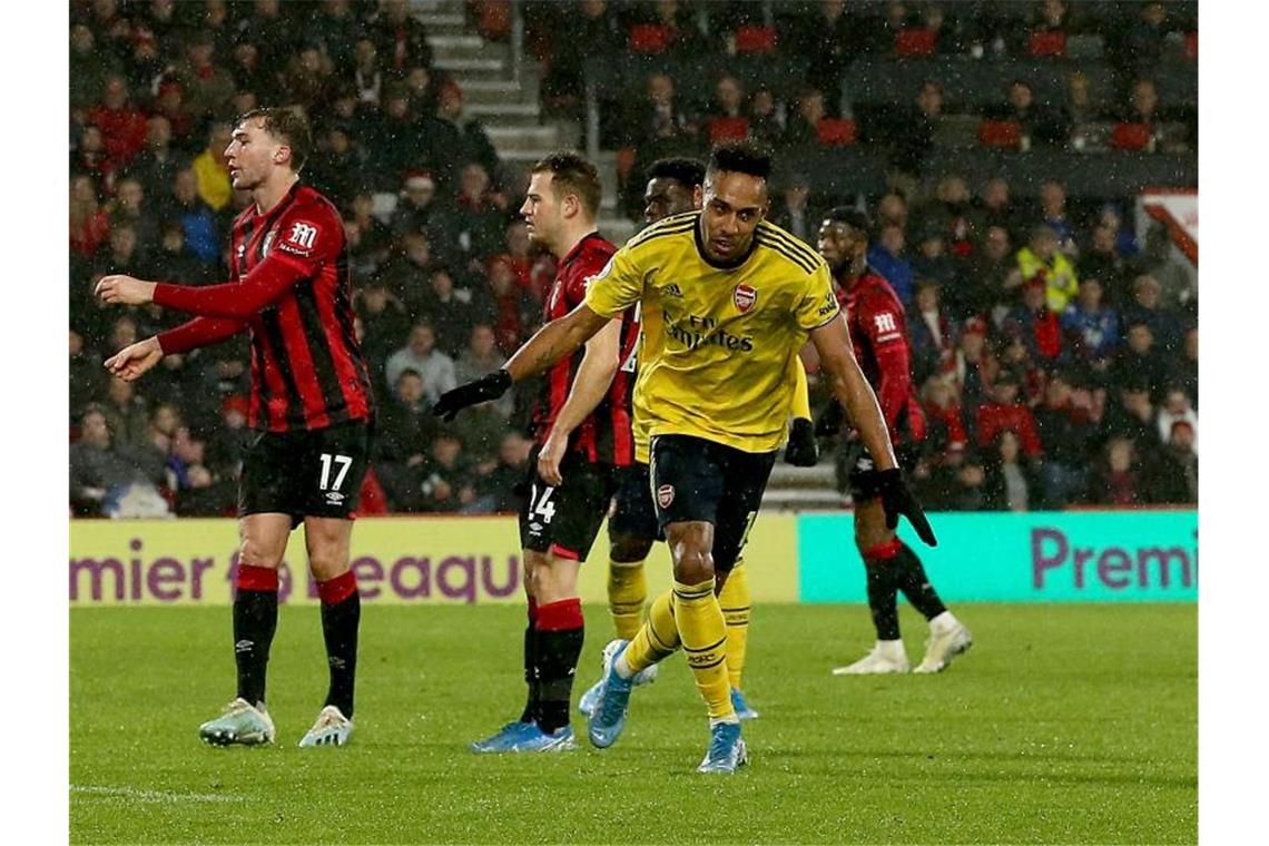 Liverpool meisterlich - Arteta-Lob für Özil Pierre-Emerick Aubameyang (r) sicherte den Gunners zumindest noch einen Punkt. Foto: Mark Kerton/PA Wire/dpa