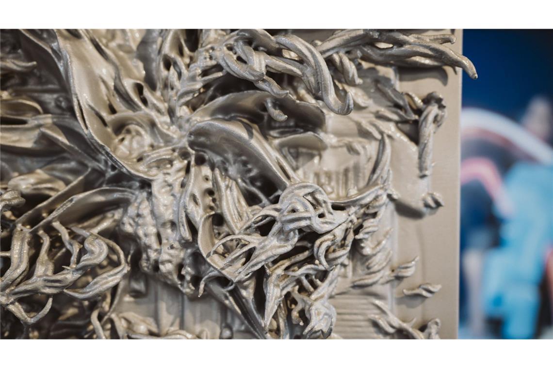 Pinselstriche, die sich in Skulpturen verwandeln.