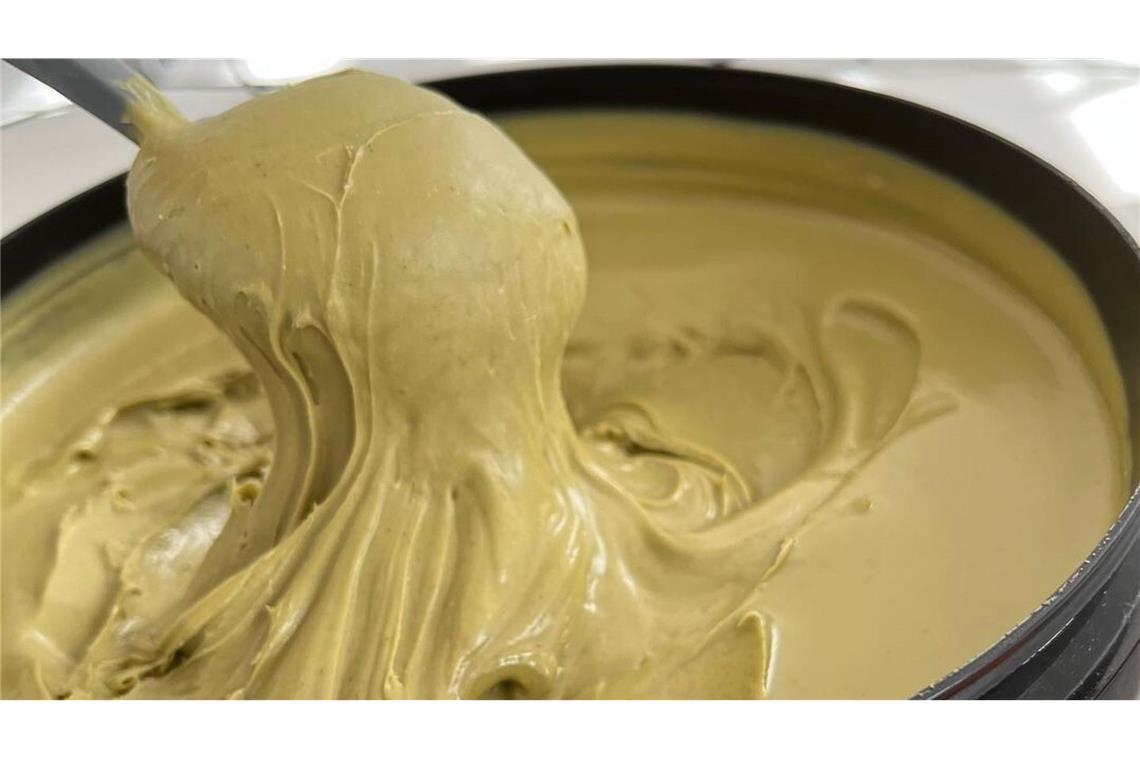 Großhändler verkauft sechs Tonnen Pistaziencreme pro Woche Pistaziencreme ist die wichtigste Zutat für die trendige Dubai-Schokolade.