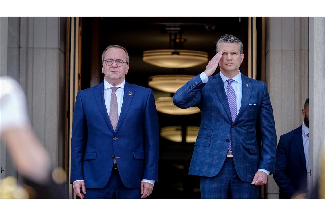 Selenskyj dankt Trump für mehr Waffen und Druck auf Moskau Pistorius fordert die Verbündeten auf, US-Waffen für die Ukraine mitzufinanzieren.