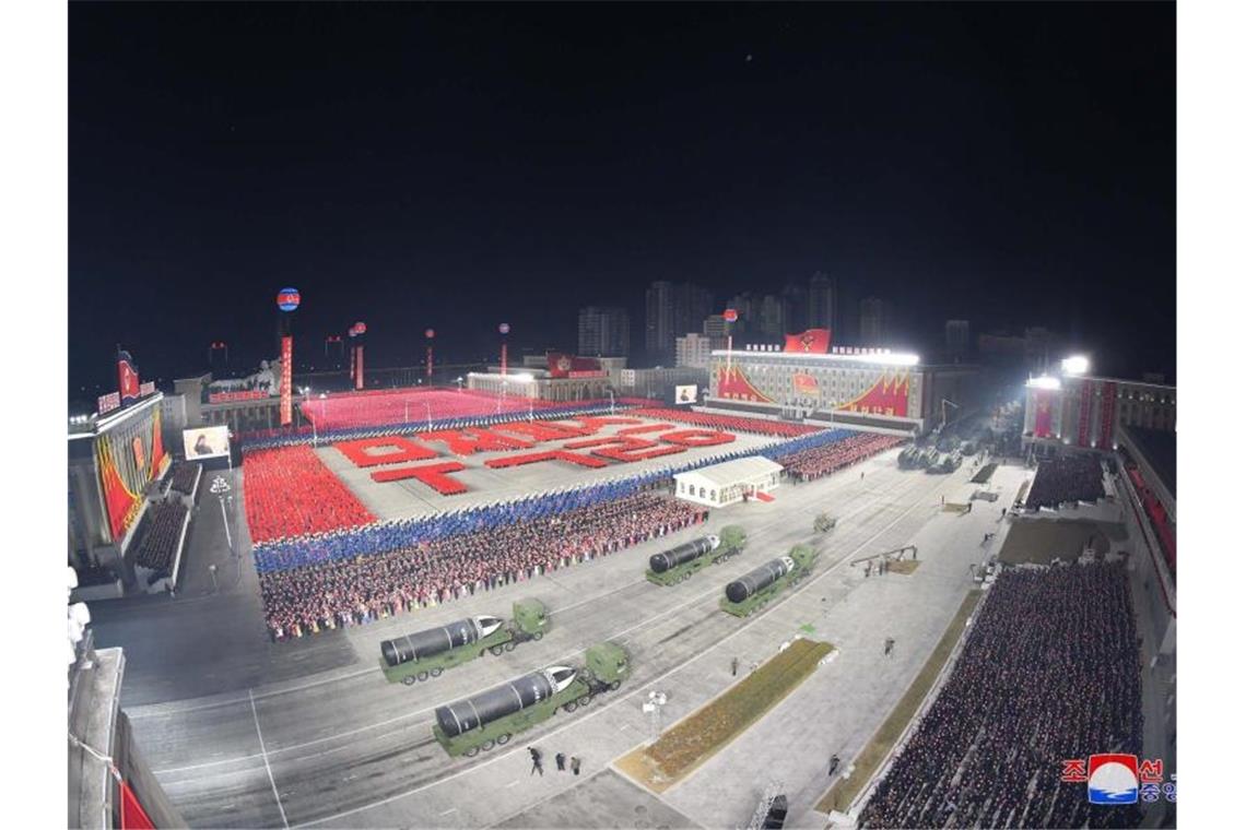 Nordkorea bereitet anscheinend größere Militärparade vor Pjöngjang nutzt oft wichtige Feier- oder Gedenktage, um militärische Stärke zu zeigen. Foto: KCNA/dpa