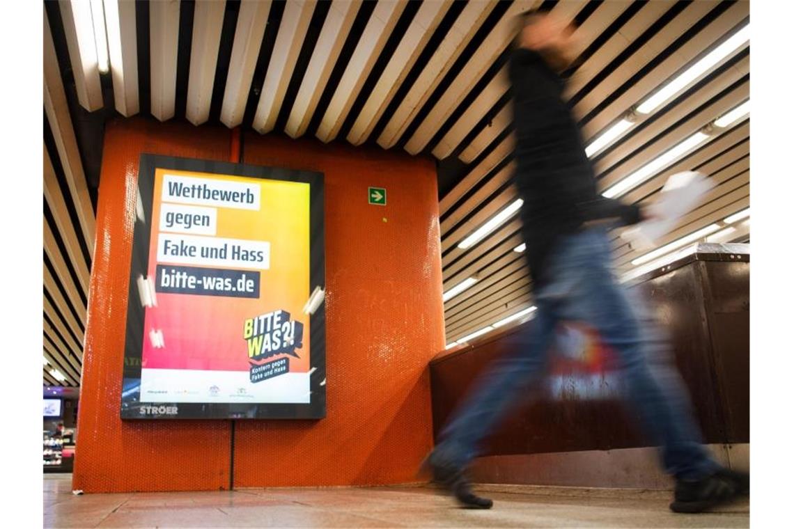 Landesweite Plakat-Aktion gegen Hass und Hetze im Netz Plakat-Kampagne gegen Hass und Hetze im Internet. Foto: Tom Weller/dpa