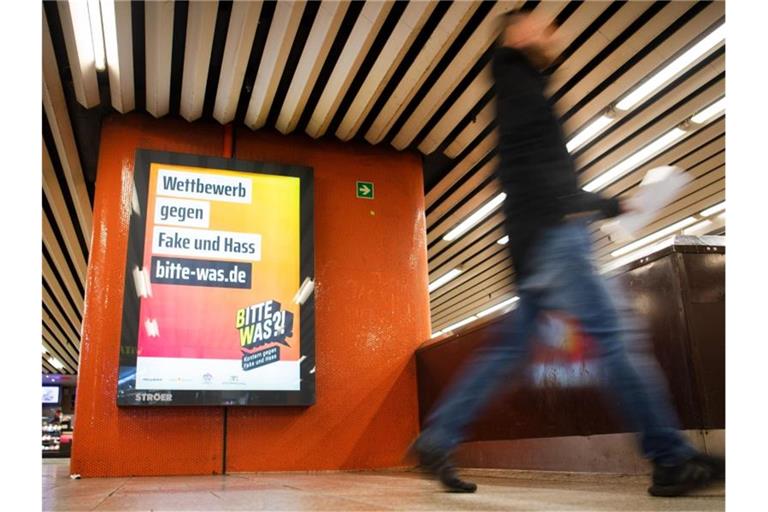 Plakat-Kampagne gegen Hass und Hetze im Internet. Foto: Tom Weller/dpa