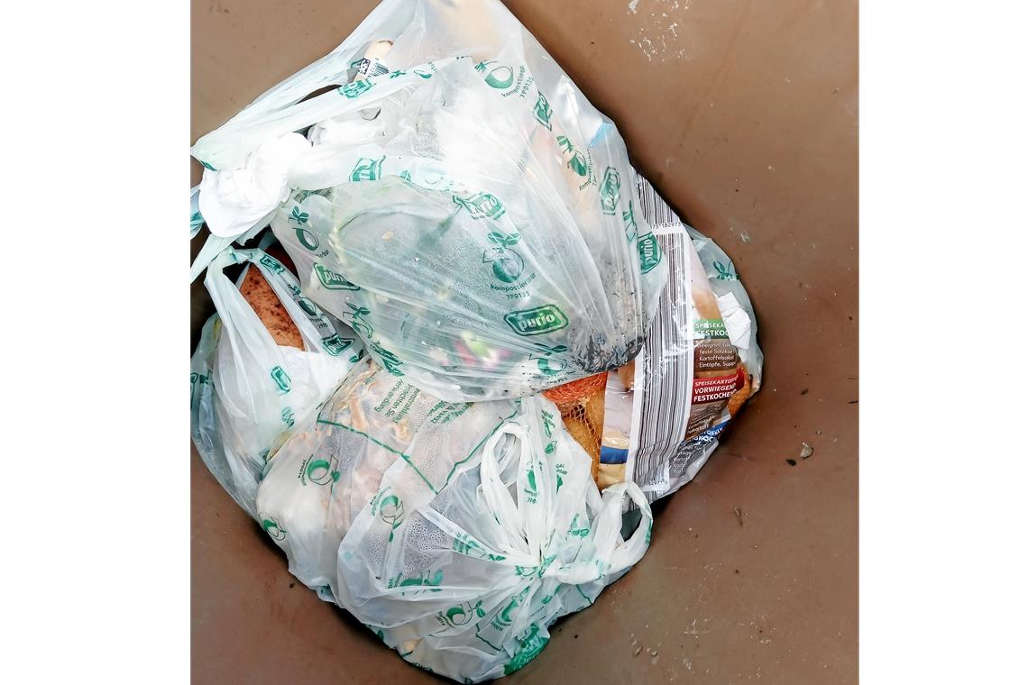 Müllbeutel aus Bioplastik werden verboten Plastikbeutel sind im Biomüll künftig nicht mehr erlaubt. Foto: AWRM