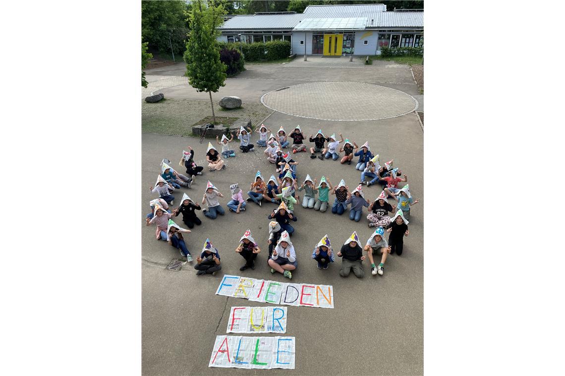 Platz zwei geht an die 4a und 4b der Schule im Wacholder in Allmersbach. In eine...