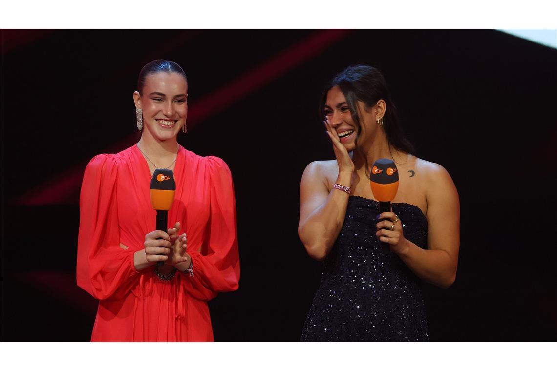 Platz zwei und drei bei den Frauen: Sportgymnastin Darja Varfolomeev (li.) und Schwimmerin Anna Elendt.