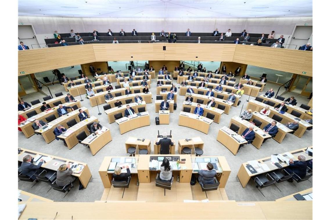 Grüne für mehr Transparenz bei Abgeordneten-Nebenverdiensten Plenum des Landtags von Baden-Württemberg. Foto: Sebastian Gollnow/dpa/Archivbild