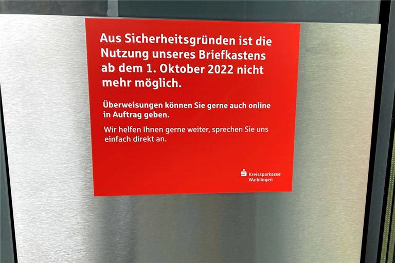 Plötzlich ist der Briefkasten weg: Wie hier in der Stuttgarter Straße in Backnang kann man in 13 Filialen der Kreissparkasse neuerdings keine Überweisungsträger mehr einwerfen. Foto: Kornelius Fritz