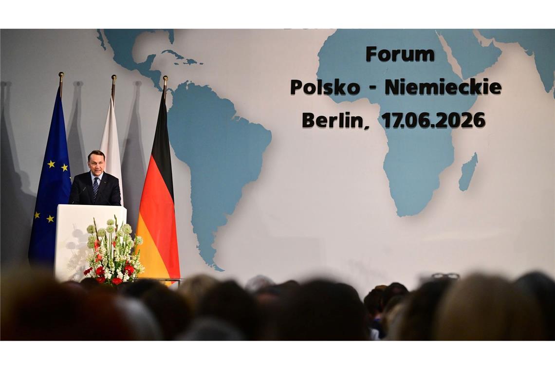 Polens Außenminister Sikorski fordert rasche Hilfe für die letzten Weltkriegsopfer.